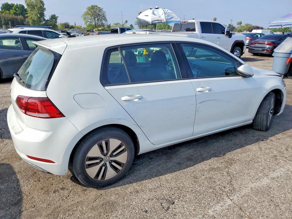 52075906 :رقم المزاد ، WVWKR7AU9JW907241 vin ، 2018 Volkswagen E-golf مزاد بيع