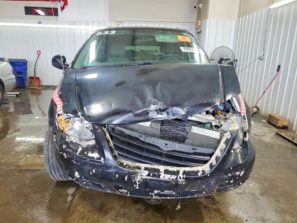 49951786 :رقم المزاد ، 2A4GP44R86R771745 vin ، 2006 Chrysler Town & Country مزاد بيع
