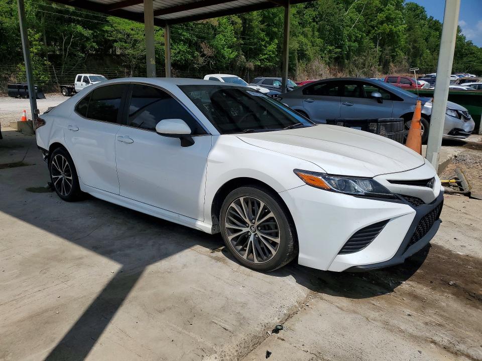 2018 Toyota Camry მანქანა იყიდება აუქციონზე, vin: 4T1B11HK6JU627602, აუქციონის ნომერი: 50575726