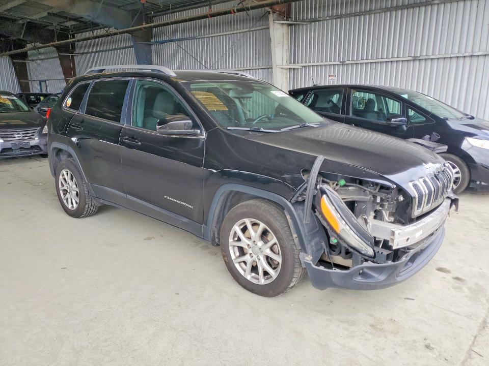 51103036 :رقم المزاد ، 1C4PJLCB4HW640988 vin ، 2017 Jeep Cherokee مزاد بيع