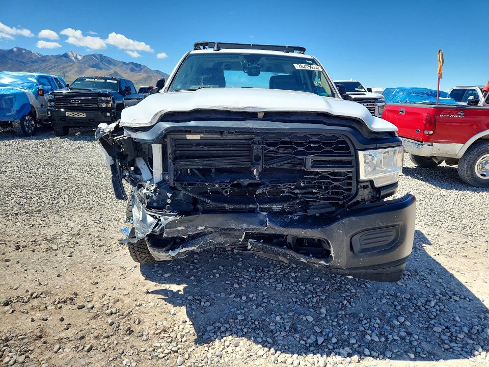 78319975 :رقم المزاد ، 3C6UR5HL9KG570314 vin ، 2019 Ram 2500 مزاد بيع