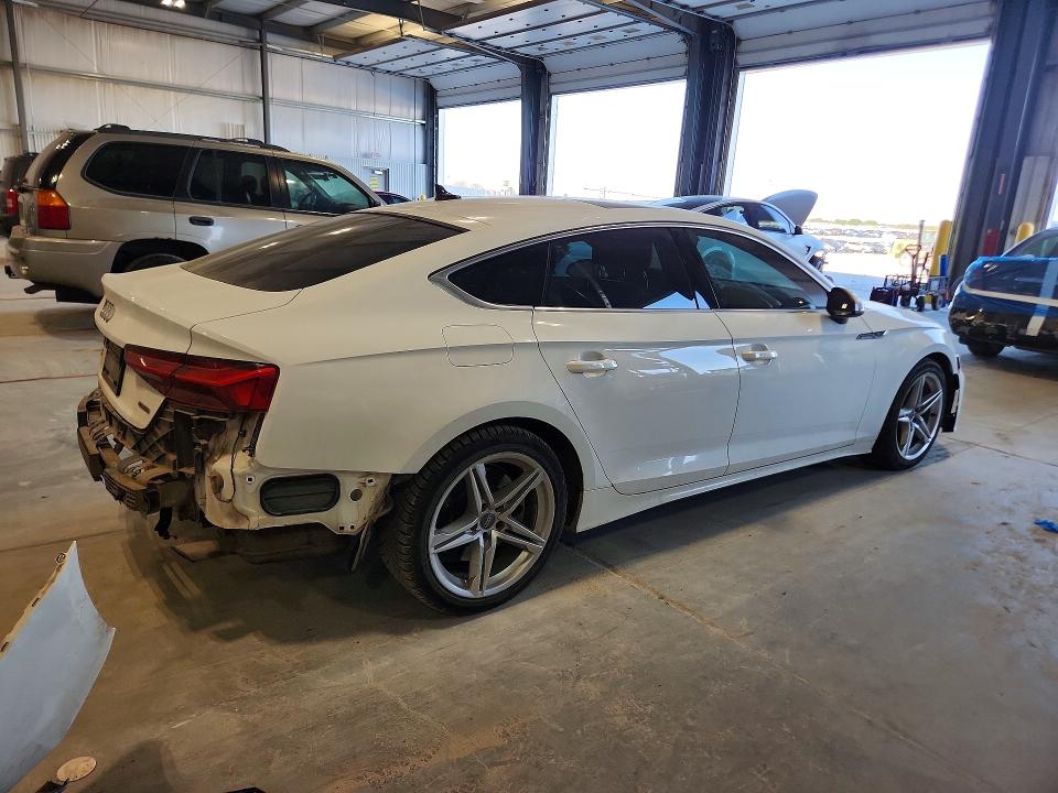 2021 Audi A5 მანქანა იყიდება აუქციონზე, vin: WAUDACF54MA015889, აუქციონის ნომერი: 50648446