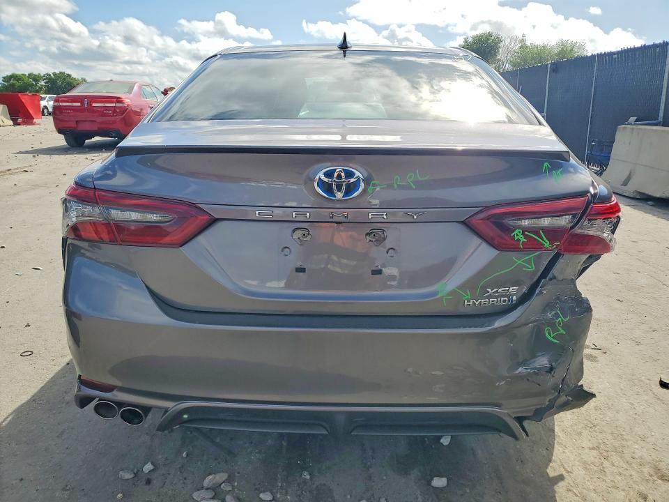 2021 Toyota Camry Hybrid მანქანა იყიდება აუქციონზე, vin: 4T1K31AK3MU565584, აუქციონის ნომერი: 48337856