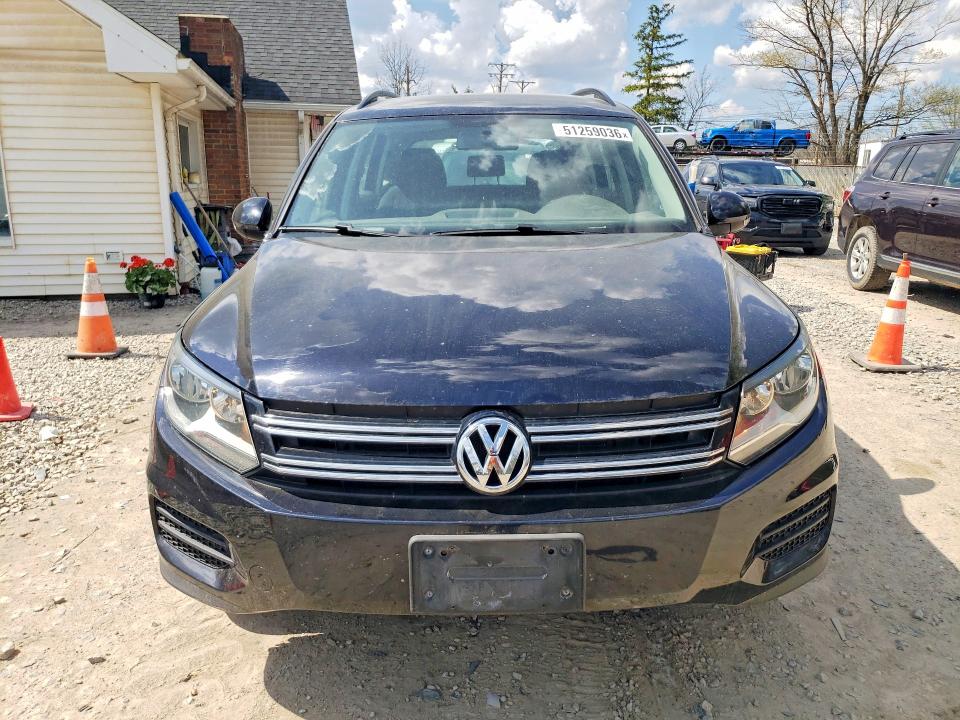 2015 Volkswagen Tiguan მანქანა იყიდება აუქციონზე, vin: WVGBV7AX0FW561900, აუქციონის ნომერი: 51259036