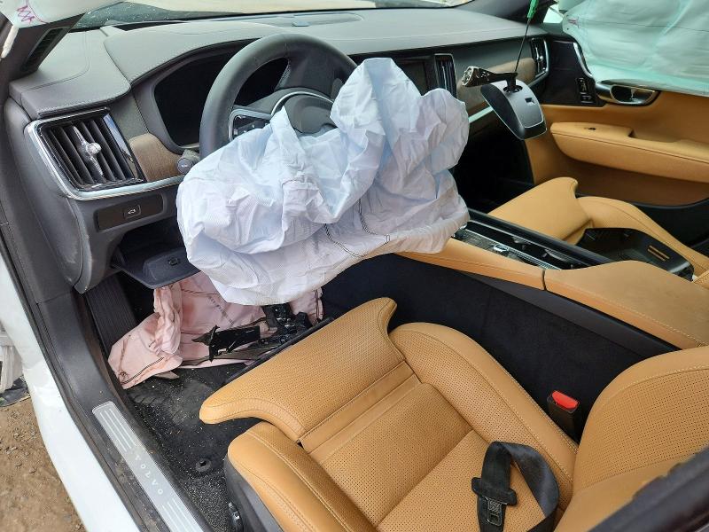 2026 Volvo V90 Cross Country მანქანა იყიდება აუქციონზე, vin: YV4062NLXT1205740, აუქციონის ნომერი: 52177636