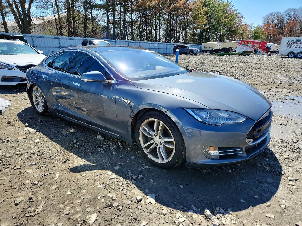 48944606 :رقم المزاد ، 5YJSA1CN3DFP03442 vin ، 2013 Tesla Model S مزاد بيع