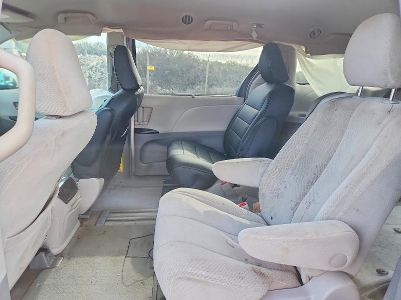 48404616 :رقم المزاد ، 5TDKK3DC4CS237245 vin ، 2012 Toyota Sienna مزاد بيع