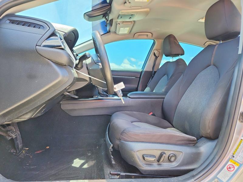 50329866 :رقم المزاد ، 4T1B11HK3JU580688 vin ، 2018 Toyota Camry مزاد بيع