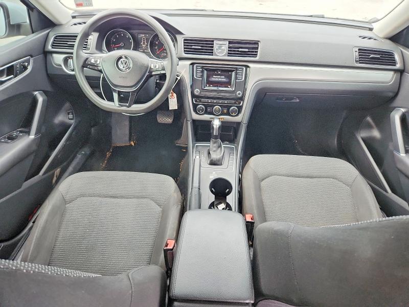 50585246 :رقم المزاد ، 1VWAT7A36HC031497 vin ، 2017 Volkswagen Passat مزاد بيع