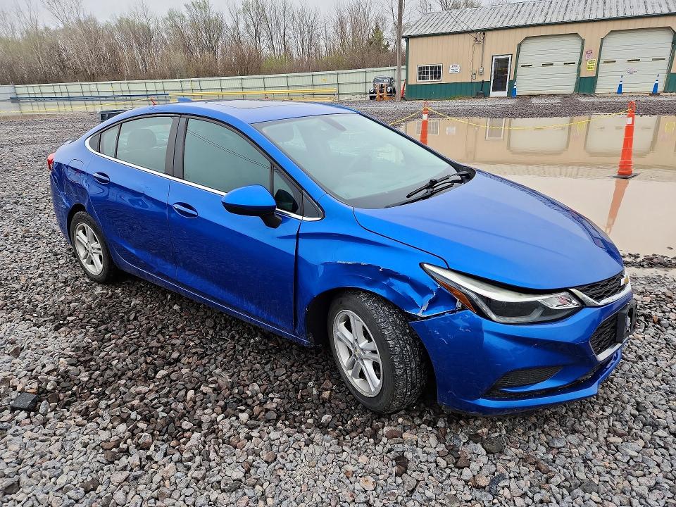 48611026 :رقم المزاد ، 1G1BE5SMXH7199156 vin ، 2017 Chevrolet Cruze مزاد بيع
