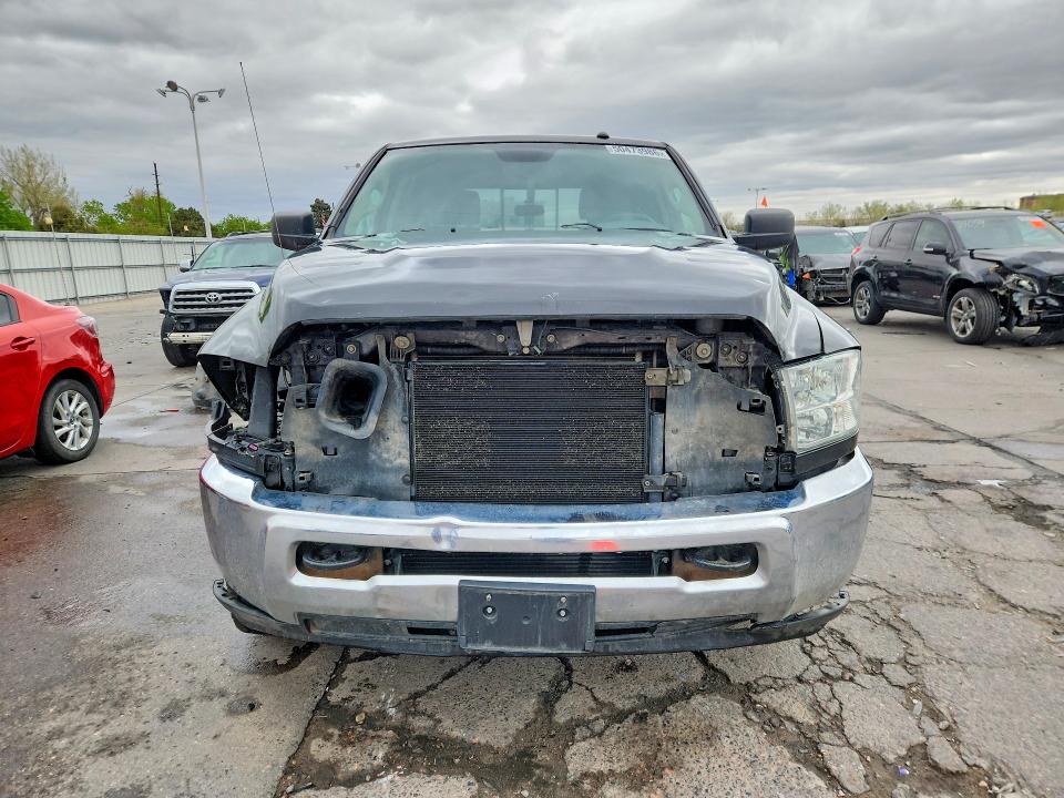 50473986 :رقم المزاد ، 3C6UR5DL4JG424908 vin ، 2018 Ram 2500 مزاد بيع