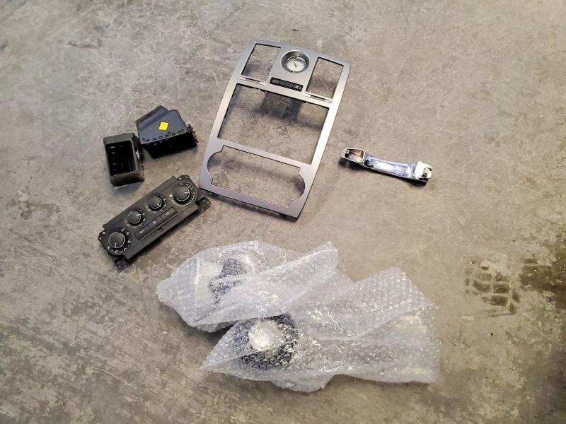 2007 Chrysler 300c მანქანა იყიდება აუქციონზე, vin: 2C3KA63H47H882083, აუქციონის ნომერი: 48779196
