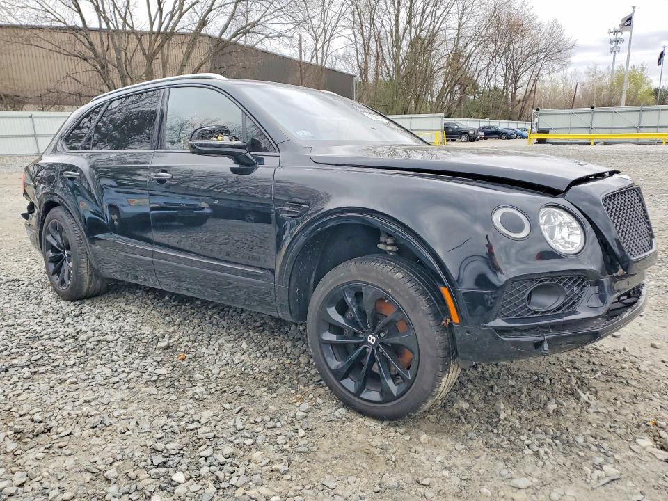 50581156 :رقم المزاد ، SJAAC2ZV7HC014561 vin ، 2017 Bentley Bentayga مزاد بيع