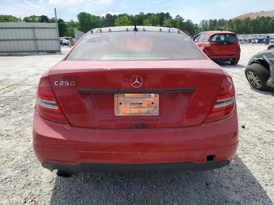 49711006 :رقم المزاد ، WDDGJ4HB5FG384338 vin ، 2015 Mercedes-benz C مزاد بيع