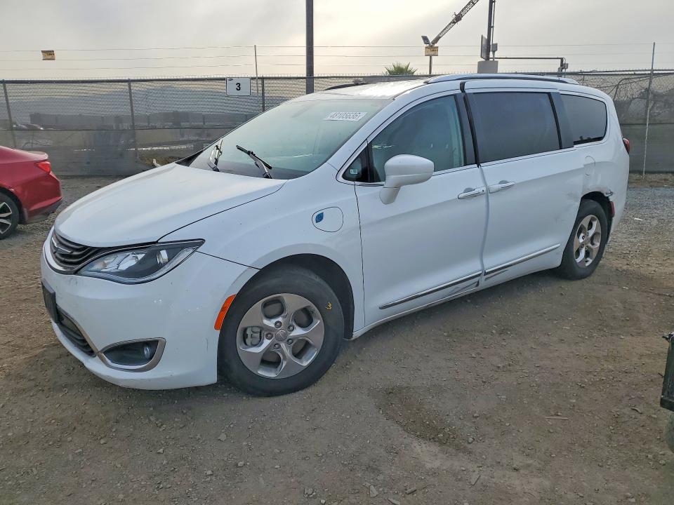Auction sale of the 2018 Chrysler Pacifica, vin: 2C4RC1L76JR213782, lot number: 48105636