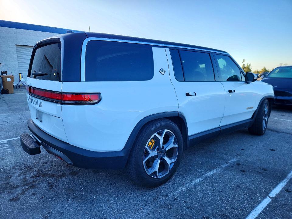 49607406 :رقم المزاد ، 7PDSGABA5PN027491 vin ، 2023 Rivian R1s مزاد بيع