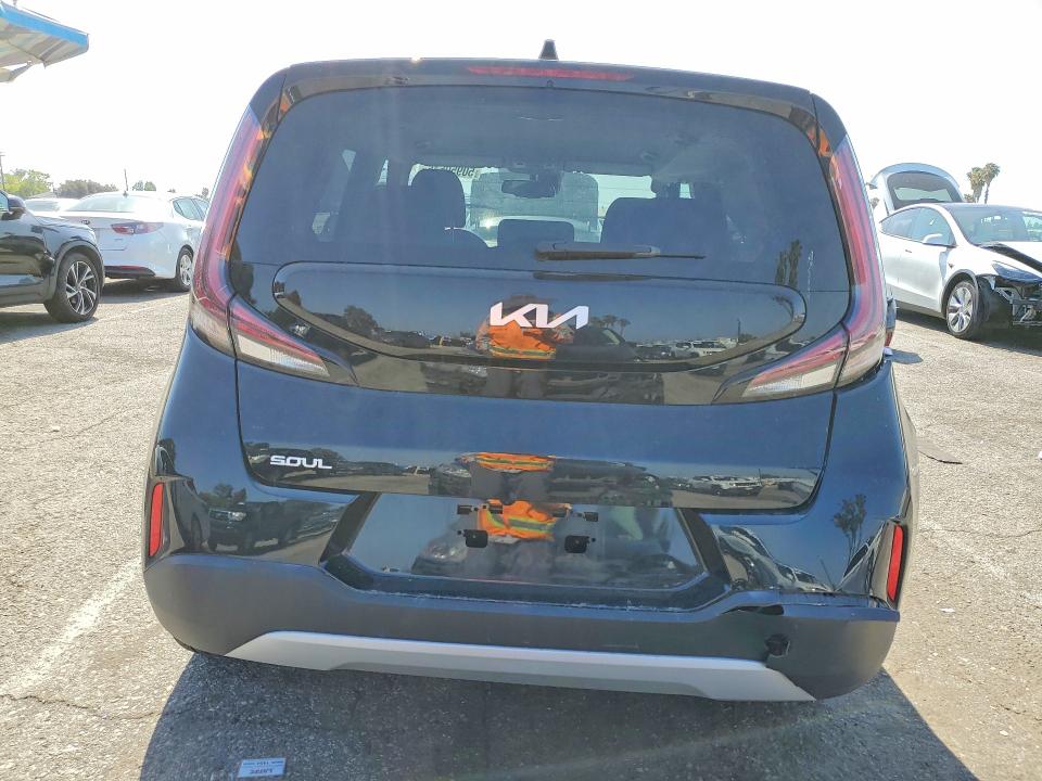 50950546 :رقم المزاد ، KNDJ23AU3P7884650 vin ، 2023 Kia Soul مزاد بيع