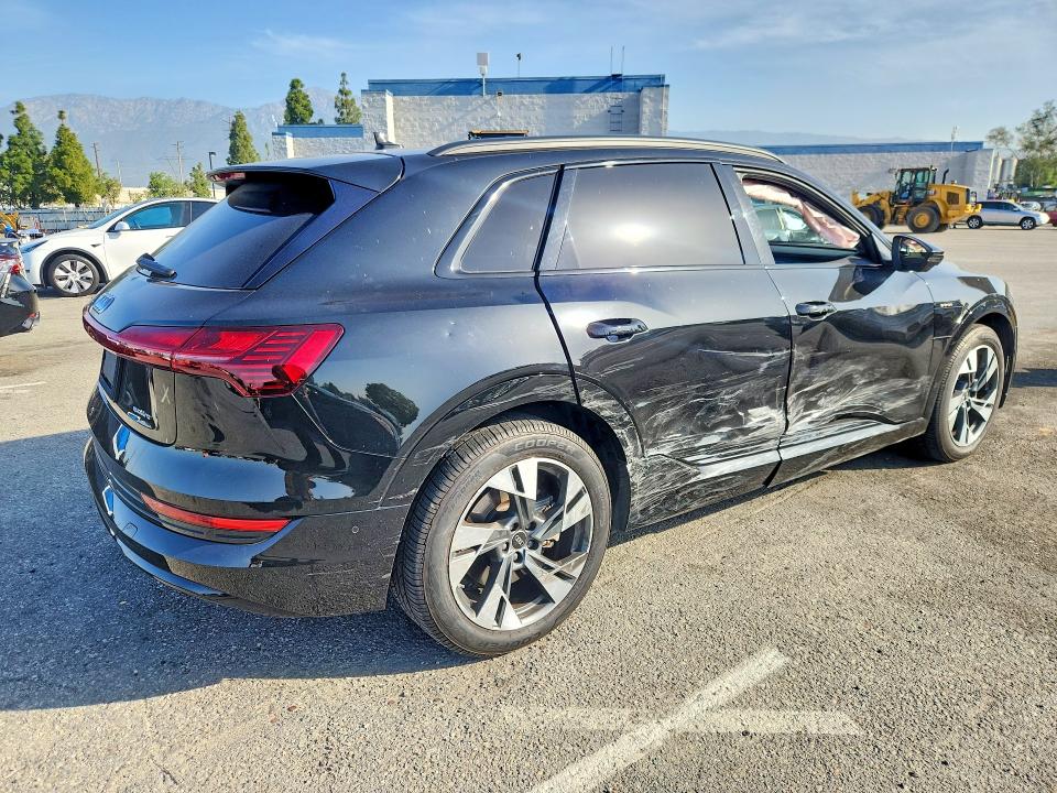50128526 :رقم المزاد ، WA1AABGE4NB022555 vin ، 2022 Audi E-tron مزاد بيع