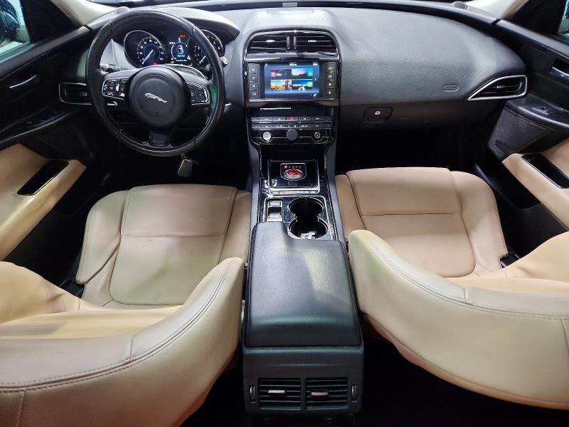 49364596 :رقم المزاد ، SAJAR4BG9HA972795 vin ، 2017 Jaguar Xe مزاد بيع
