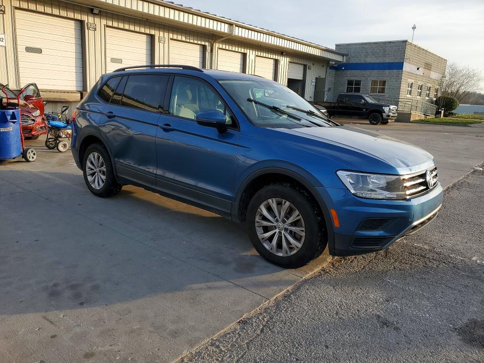 48348066 :رقم المزاد ، 3VV1B7AX8JM120535 vin ، 2018 Volkswagen Tiguan مزاد بيع