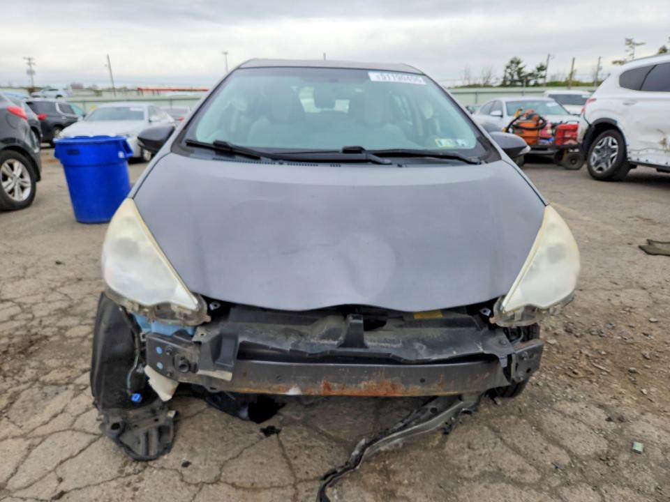 Продажа на аукционе авто 2013 Toyota Prius C, vin: JTDKDTB32D1557109, номер лота: 51190496
