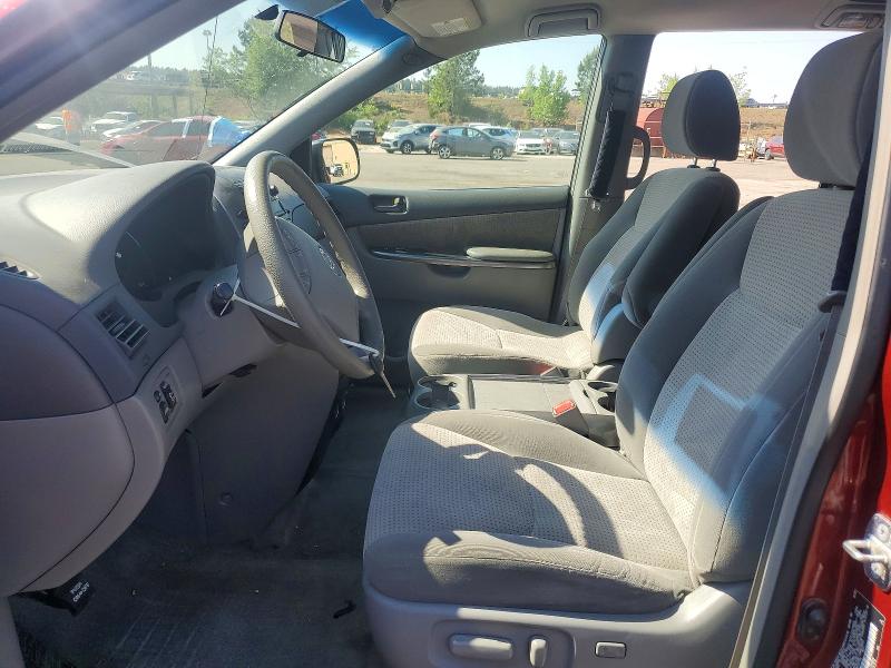 51108736 :رقم المزاد ، 5TDKK4CC7AS327154 vin ، 2010 Toyota Sienna مزاد بيع