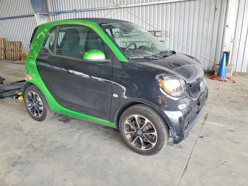 Aukcja sprzedaży 2017 Smart Fortwo, vin: WMEFJ9BA4HK232460, numer aukcji: 50572366