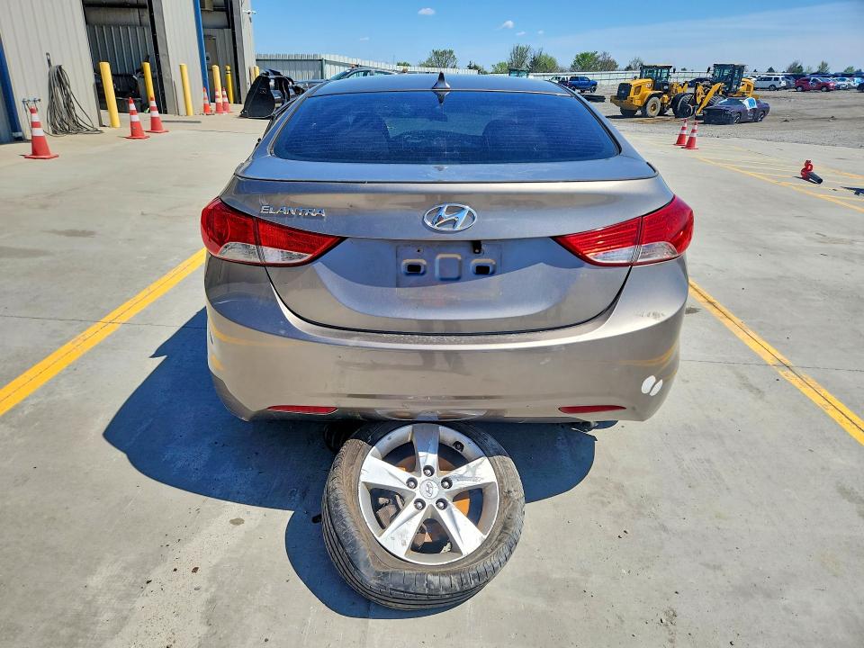 2013 Hyundai Elantra მანქანა იყიდება აუქციონზე, vin: 5NPDH4AE4DH272104, აუქციონის ნომერი: 48942916