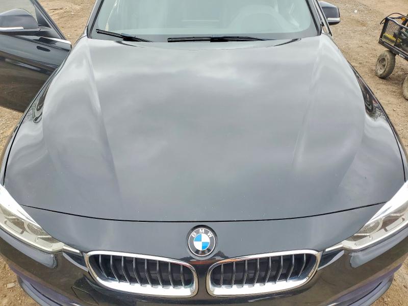 51620776 :رقم المزاد ، WBA8K3C50JA483620 vin ، 2018 Bmw 330 مزاد بيع
