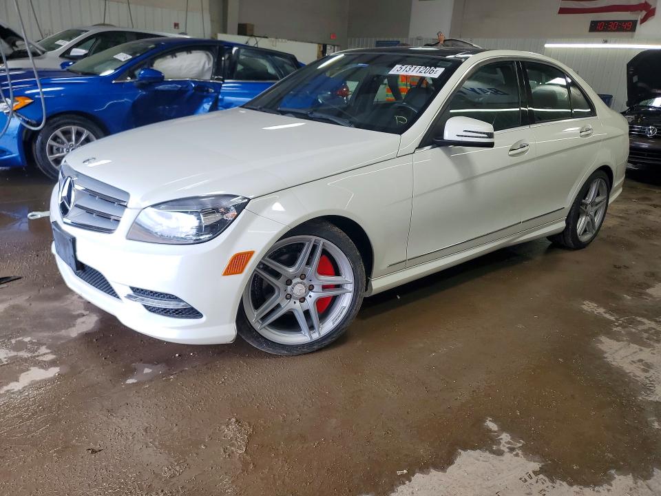 51311206 :رقم المزاد ، WDDGF8BB5BR149048 vin ، 2011 Mercedes-benz C مزاد بيع