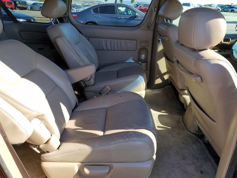 51009026 :رقم المزاد ، 4T3ZF13C82U490364 vin ، 2002 Toyota Sienna مزاد بيع