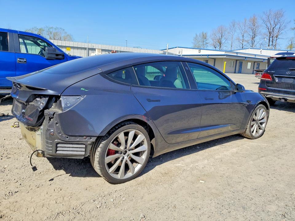 49124826 :رقم المزاد ، 5YJ3E1EB7JF186086 vin ، 2018 Tesla Model 3 مزاد بيع