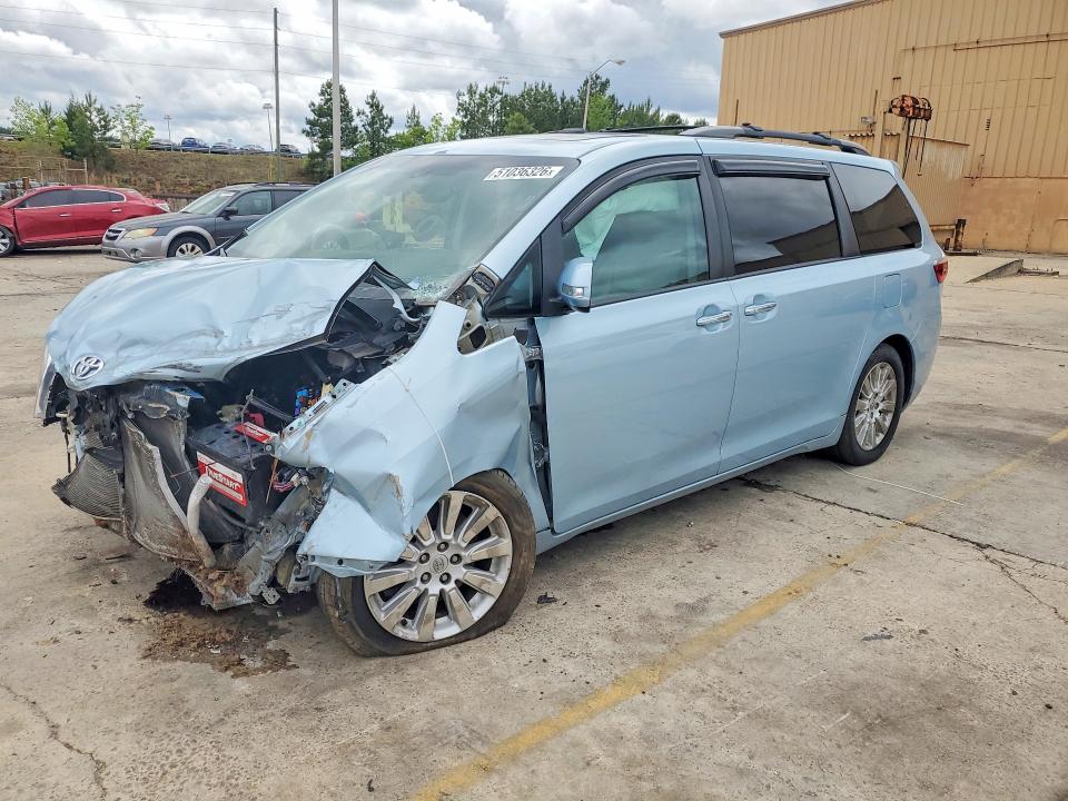 51036326 :رقم المزاد ، 5TDYK3DCXFS689019 vin ، 2015 Toyota Sienna مزاد بيع