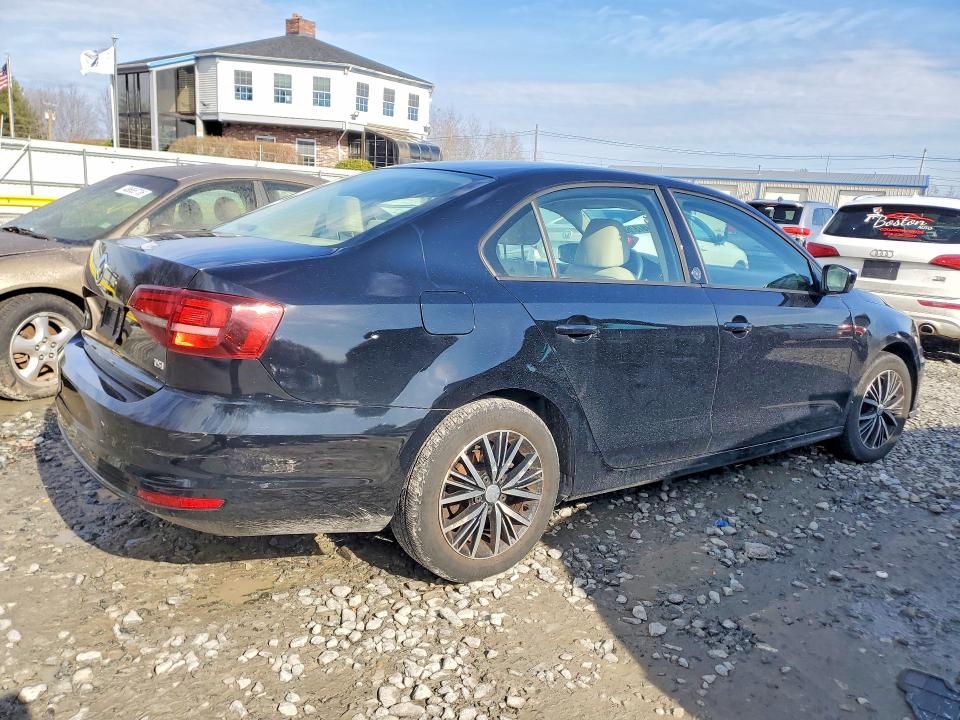 48737686 :رقم المزاد ، 3VWDB7AJ6JM236045 vin ، 2018 Volkswagen Jetta مزاد بيع