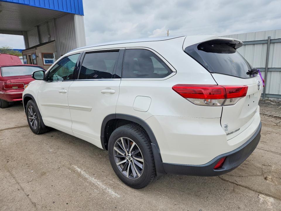 2018 Toyota Highlander მანქანა იყიდება აუქციონზე, vin: 5TDJZRFHXJS816028, აუქციონის ნომერი: 49889856
