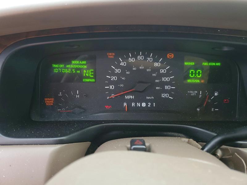 48852456 :رقم المزاد ، 1LNFM83W3WY682133 vin ، 1998 Lincoln Town Car مزاد بيع