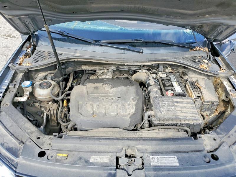 51301056 :رقم المزاد ، 3VV1B7AX2JM074054 vin ، 2018 Volkswagen Tiguan مزاد بيع