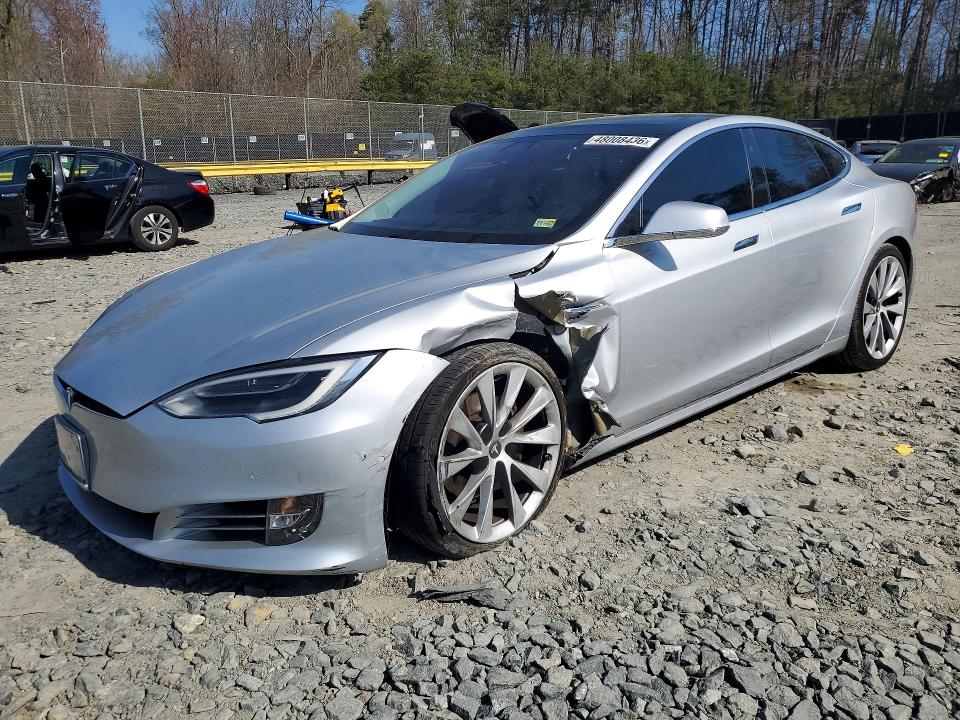 48008436 :رقم المزاد ، 5YJSA1E20JF253571 vin ، 2018 Tesla Model S مزاد بيع