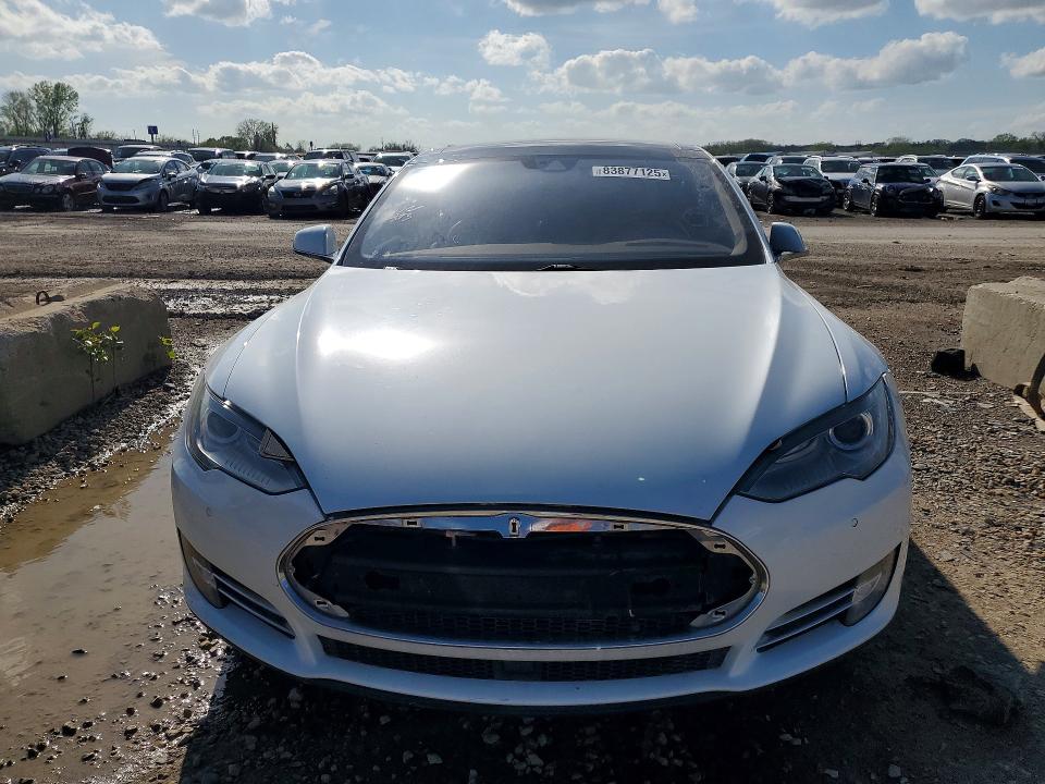 49742636 :رقم المزاد ، 5YJSA1H15EFP56750 vin ، 2014 Tesla Model S مزاد بيع