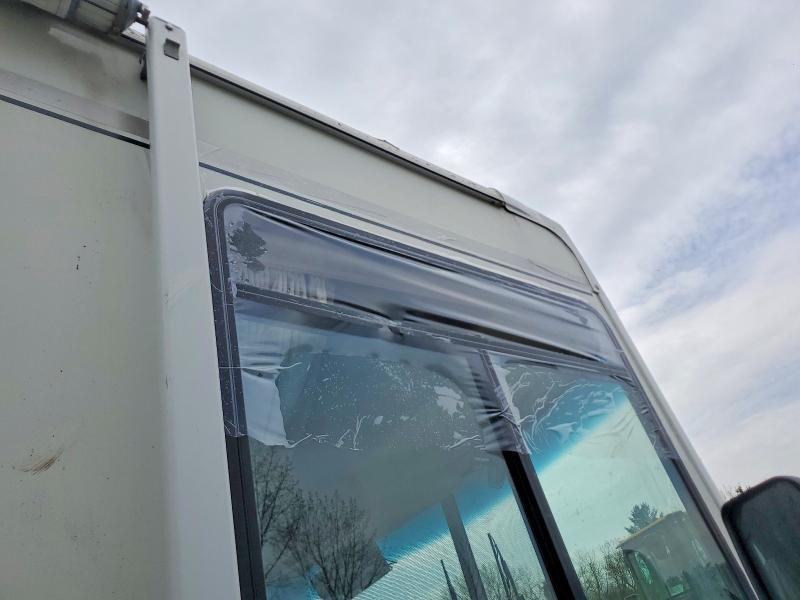 49013676 :رقم المزاد ، 5B4LP57G543386210 vin ، 2004 Workhorse Custom Chassis Motorhome Chassis مزاد بيع