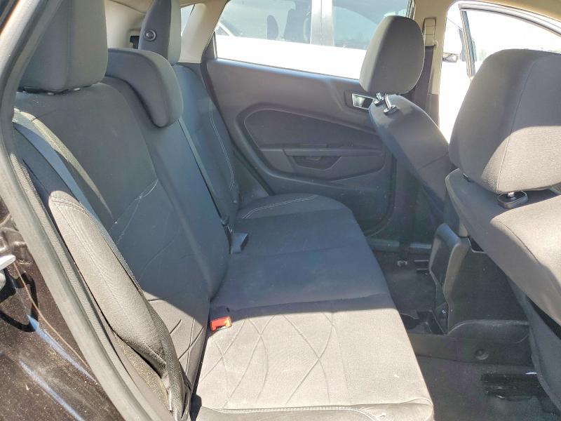 49575386 :رقم المزاد ، 3FADP4EJ2FM221228 vin ، 2015 Ford Fiesta مزاد بيع