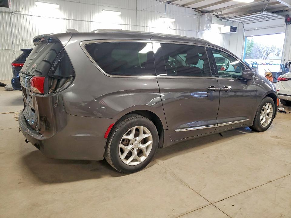 49634136 :رقم المزاد ، 2C4RC1EG1KR644576 vin ، 2019 Chrysler Pacifica مزاد بيع