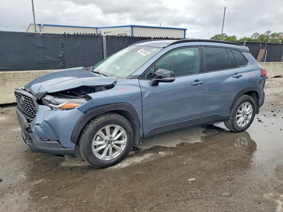 49252656 :رقم المزاد ، 7MUCAAAG9SV147015 vin ، 2025 Toyota Corolla Cross مزاد بيع