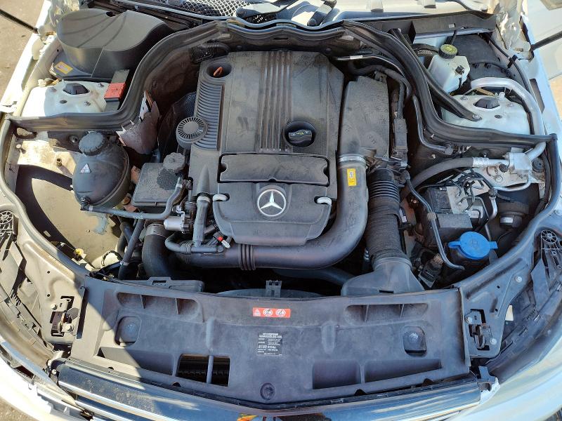 2014 Mercedes-benz C მანქანა იყიდება აუქციონზე, vin: WDDGF4HB9EG215990, აუქციონის ნომერი: 51104676