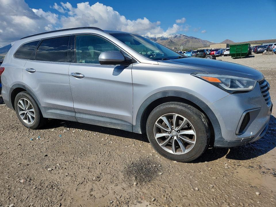 Продажа на аукционе авто 2017 Hyundai Santa Fe, vin: KM8SMDHF1HU190016, номер лота: 51084566