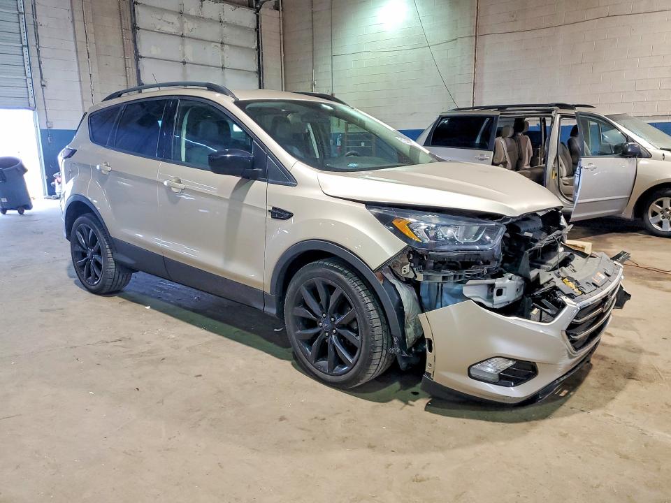 2018 Ford Escape მანქანა იყიდება აუქციონზე, vin: 1FMCU0GD5JUC31797, აუქციონის ნომერი: 51540156