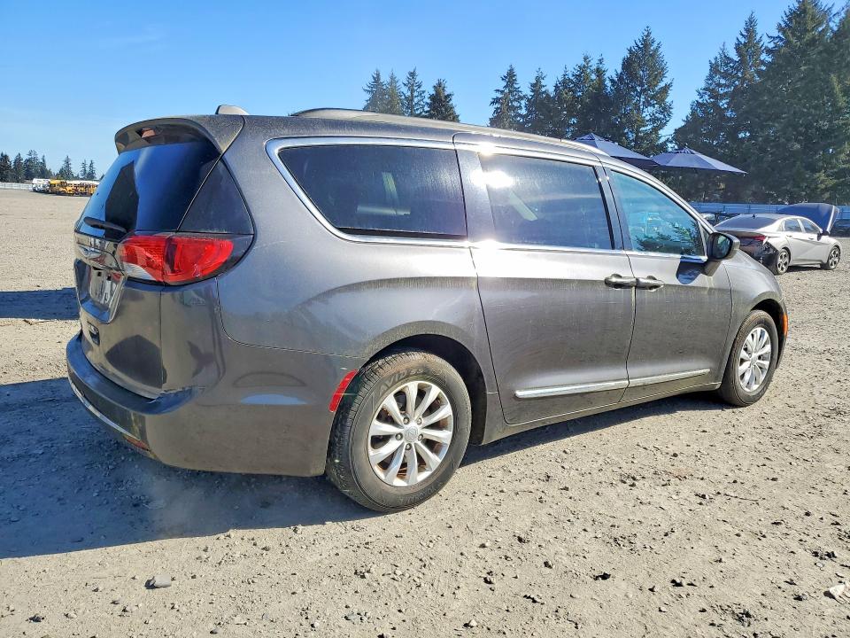2017 Chrysler Pacifica მანქანა იყიდება აუქციონზე, vin: 2C4RC1BG5HR621816, აუქციონის ნომერი: 49415916
