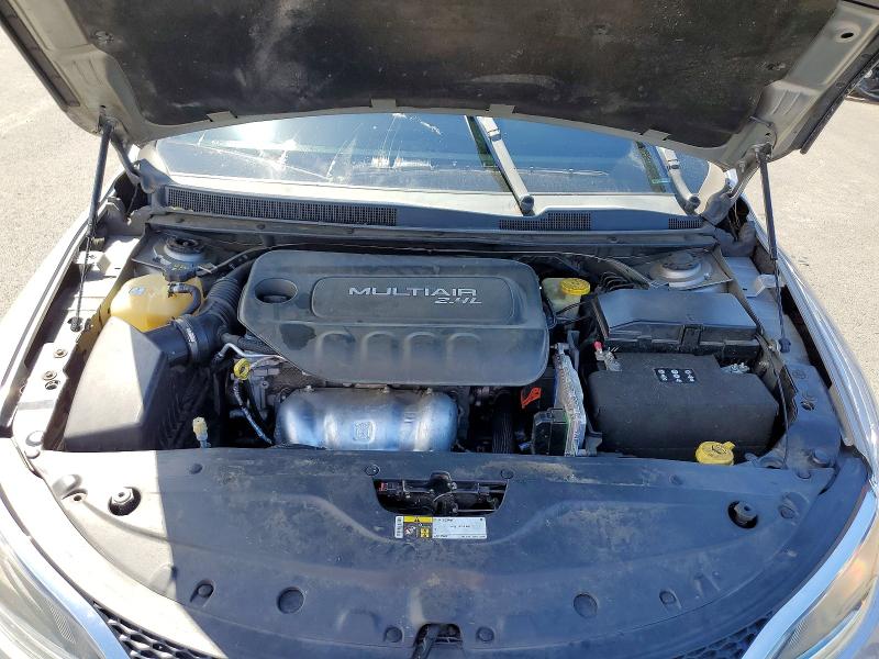 51129686 :رقم المزاد ، 1C3CCCCB6FN552282 vin ، 2015 Chrysler 200 مزاد بيع