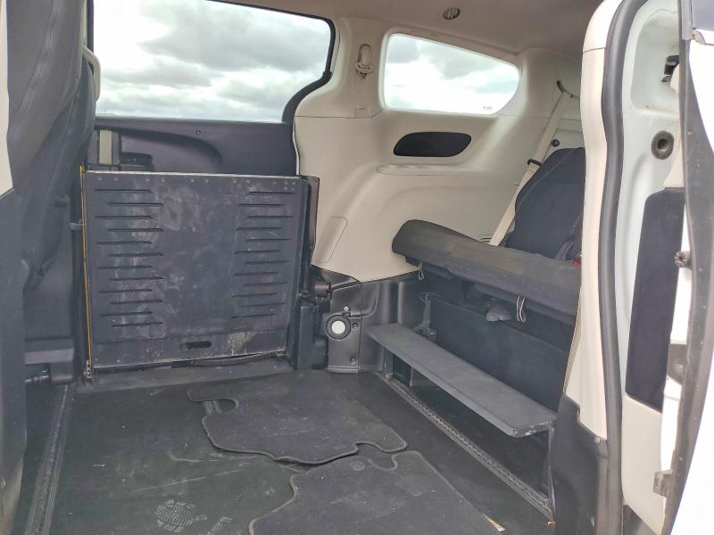 49509716 :رقم المزاد ، 2C4RC1CGXNR105381 vin ، 2022 Chrysler Voyager مزاد بيع
