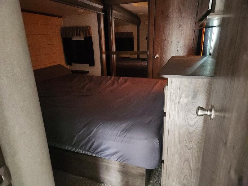50453996 :رقم المزاد ، 4YDF30525JA743323 vin ، 2018 Keystone Montana مزاد بيع